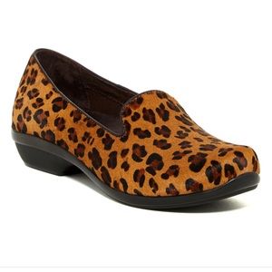 EUC Dansko 37 EUC Leopard print flats